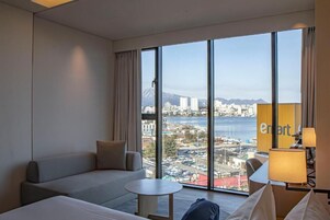 Down comforters, pillowtop beds, minibar, in-room safe