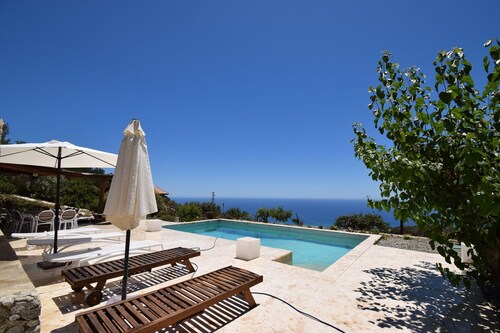 Alleinstehendes Ferienhaus mit privatem Pool,  W-LAN, Klimaanlage, TV, Innenhof, Panoramablick