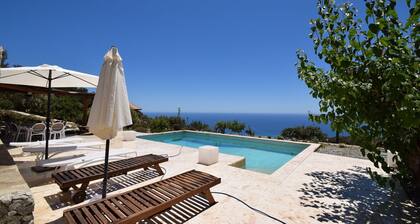 Alleinstehendes Ferienhaus mit privatem Pool, W-LAN, Klimaanlage, TV, Innenhof, Panoramablick