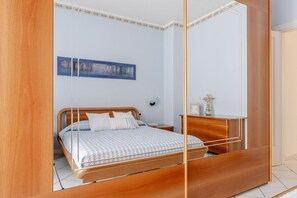 1 bedroom, travel crib, free WiFi - Cosy apartment for 4 people with WIFI, A/C, TV and patio (Porto Recanati)