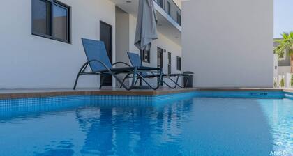 Perfect Getaway: Pools, BBQ & Malecón Walk