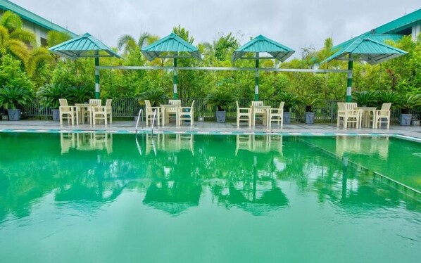 Açık yüzme havuzu 