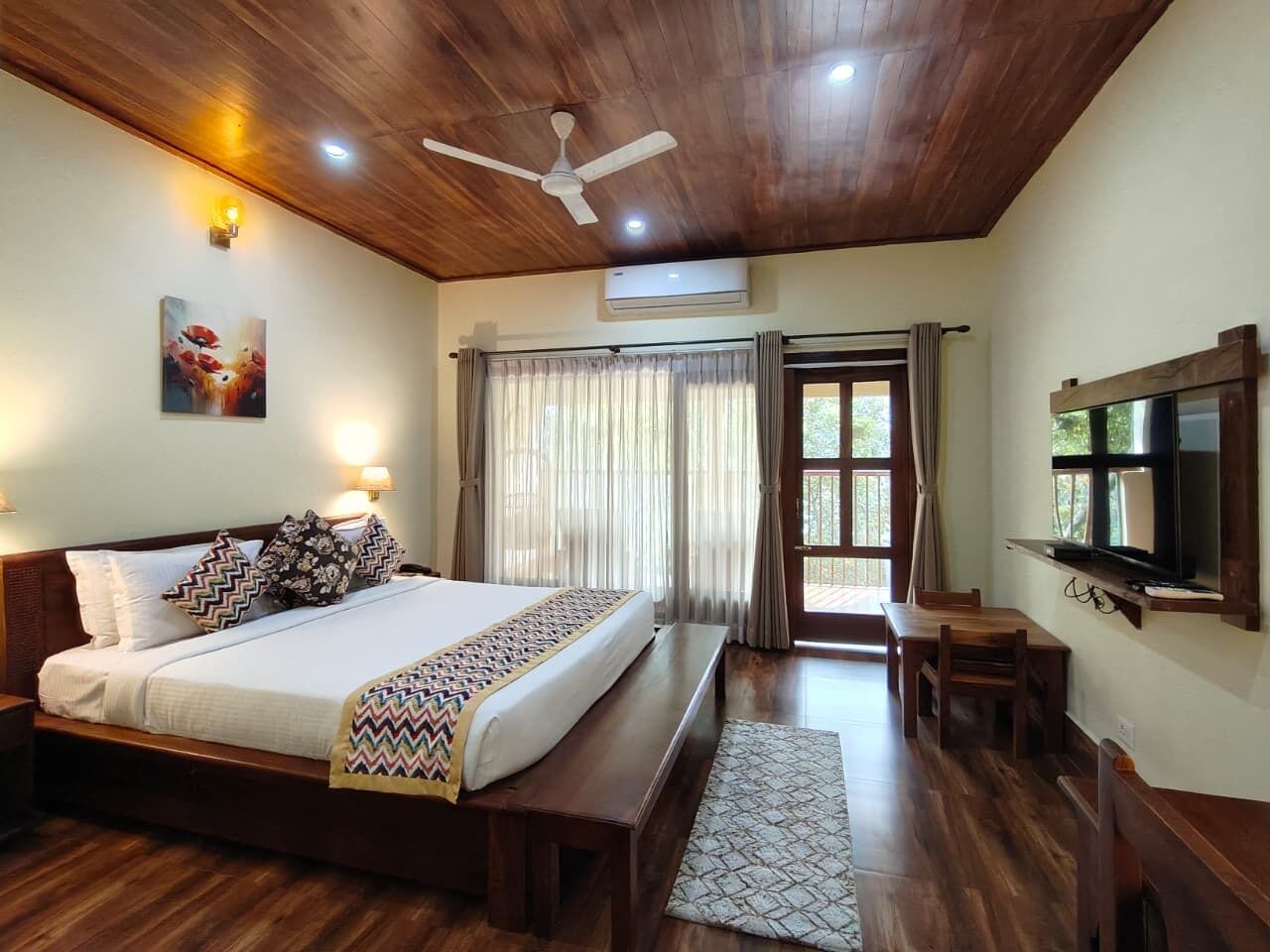 Premium-Einzelzimmer, 1 Schlafzimmer, Nichtraucher, Blick auf die Anlage | Hochwertige Bettwaren, individuell eingerichtet, Schreibtisch