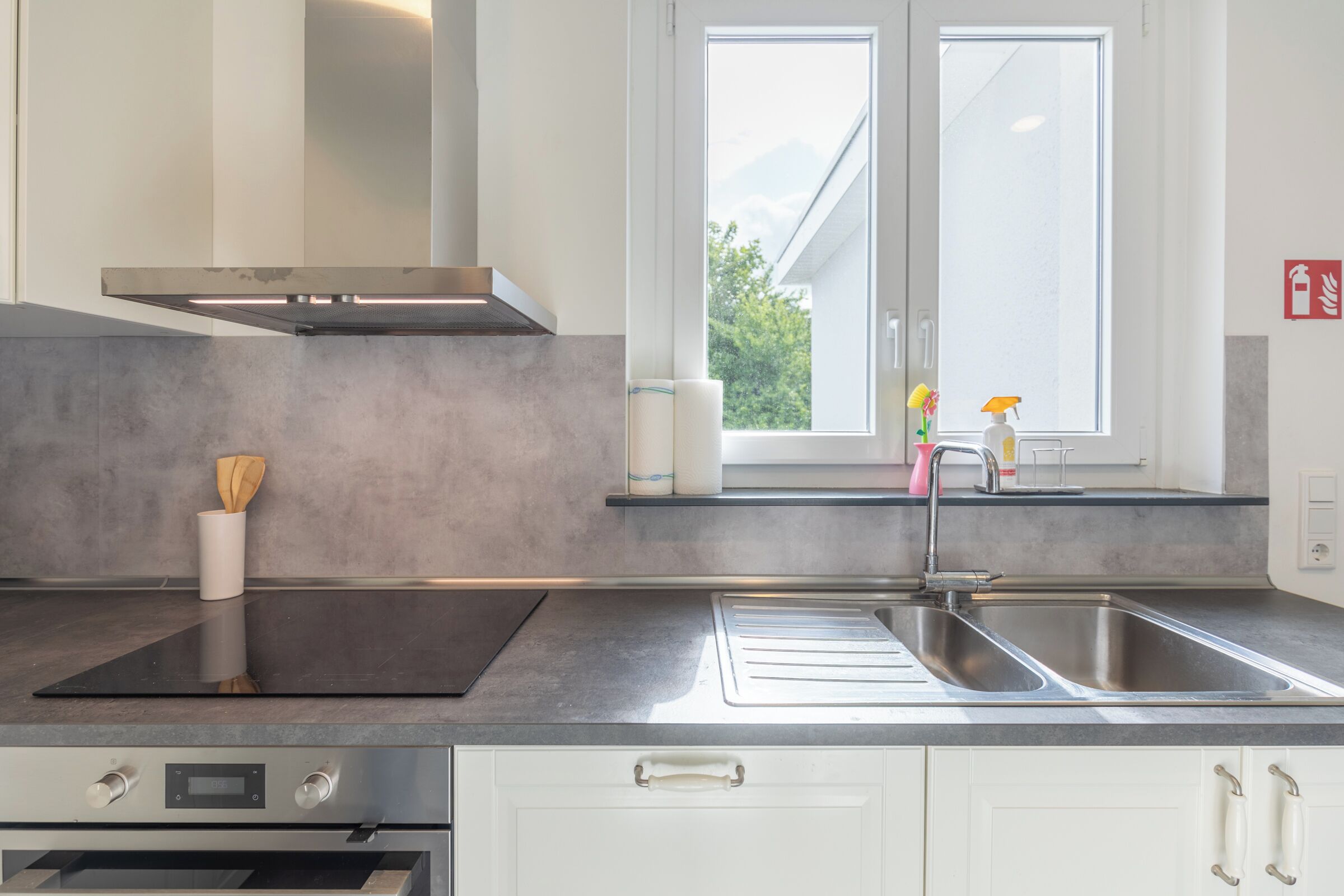 Frigorifero, microonde, forno, piano cottura