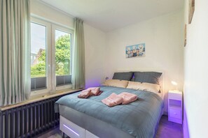 5 bedrooms, desk, iron/ironing board, travel cot - Ferienhaus "dat Witte Hus am Friedrichberg" in Husum für bis zu 12 Personen (Husum)