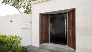 Property entrance - Villa Latima by Villa Finder (Seminyak)