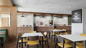 Un restaurant moderne avec des éléments décoratifs en bois, des chaises jaunes et une enseigne noire sur le mur.