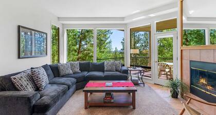 Frosty Summit Condo at Mount Bachelor Village