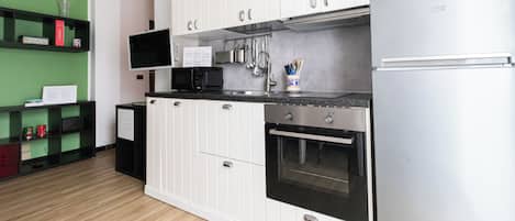 Apartment (2 Bedrooms) | Private kitchen | Microwave, oven, stovetop, dishwasher