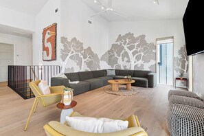 TV, offices - NOLA | Heated Pool | Private Hot Tub (New Orleans)