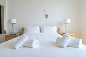 Deluxe-Apartment, Balkon, Meerblick | 2 Schlafzimmer, Schreibtisch, laptopgeeigneter Arbeitsplatz