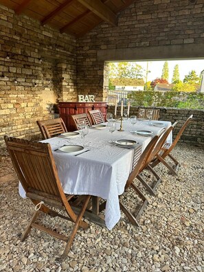 Outdoor dining