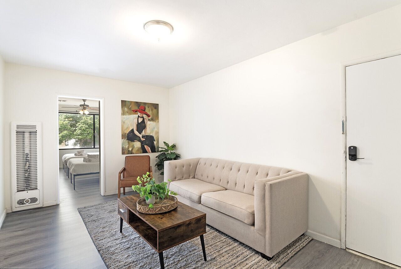 Central Spacious 2-Bedroom Apartment