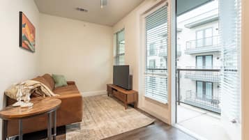 Studio, quang cảnh hồ bơi | Khu phòng khách