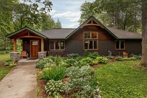 Exterior - Silver Lake Swimming and More (Merrifield)