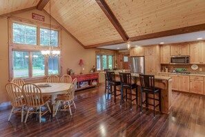 Dining - Silver Lake Swimming and More (Merrifield)