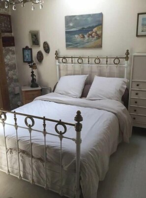 5 bedrooms, bed sheets