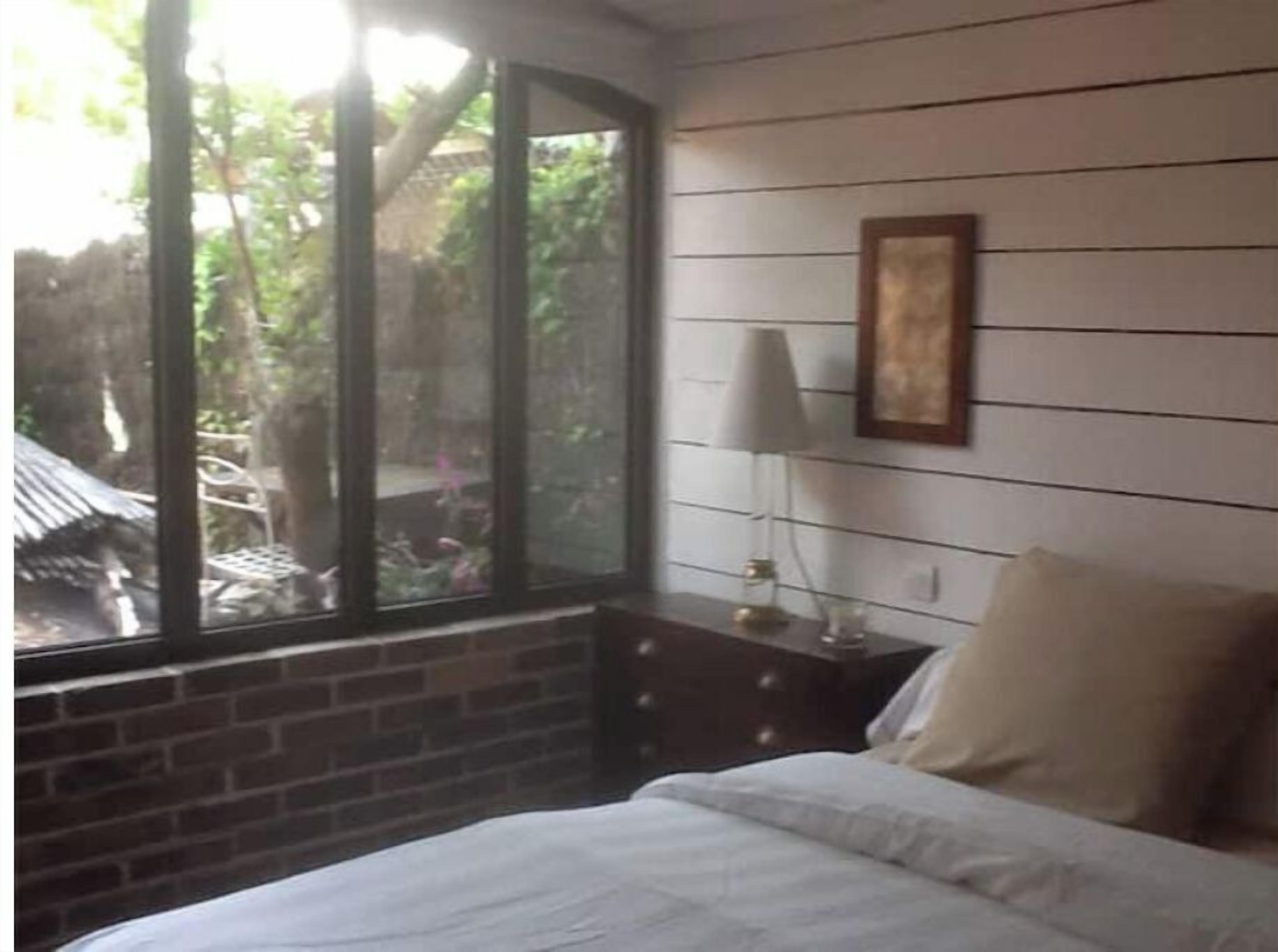 5 bedrooms, bed sheets