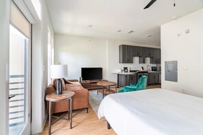 Studio, Balcony | 1 bedroom, iron/ironing board, free WiFi