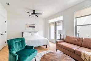 Studio, Balcony | Iron/ironing board, free WiFi - The Weaver (Austin)