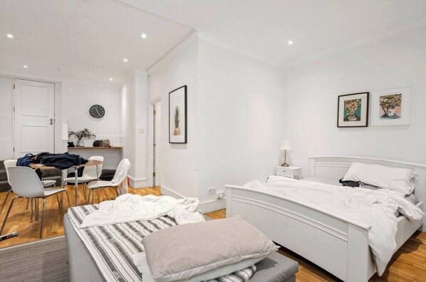 2 多间卧室、熨斗/熨衣板、WiFi、床单