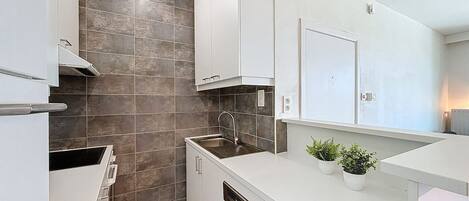 Fridge, microwave, oven, dishwasher