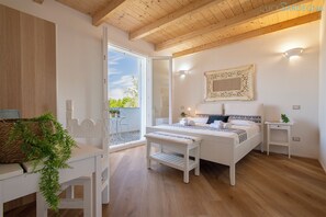 3 Schlafzimmer, Schreibtisch, Bügeleisen/Bügelbrett, Reisekinderbett