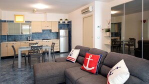 Smart TV - Souvenir 7 - Two Bedroom Apartment, Sleeps 6 (Gabicce Mare)