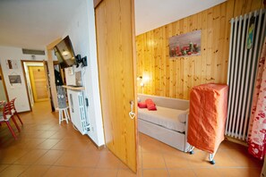 Smart TV - Le Nasse - One Bedroom Apartment, Sleeps 4 (San Martino di Castrozza)