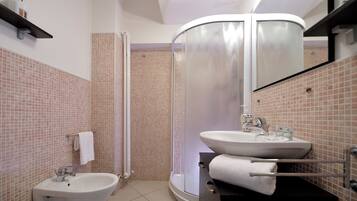 Shower, hair dryer, bidet, towels