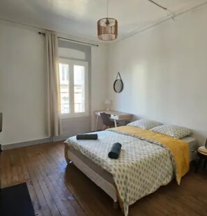 2 chambres, fer et planche Ă repasser, Wi-Fi, draps fournis
