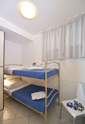 2 chambres, fer et planche à repasser, draps fournis