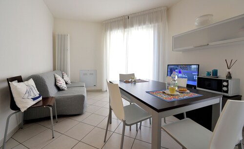 Bilocale con balcone Mina 6