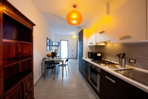 Refrigerador, horno, parrilla de estufa y lavavajillas 