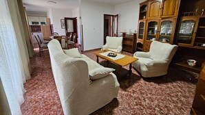 TV - Apartment Nivea with terrace in Kaštelir (Kaštelir)