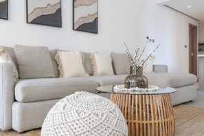 Appartement Exclusif, balcon, vue ville | Coin séjour