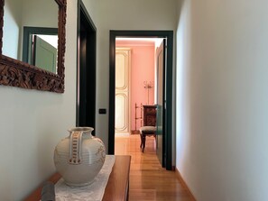 Interior entrance - San Prospero Suite (Siena)