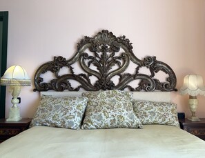 2 bedrooms, blackout drapes, soundproofing, iron/ironing board - San Prospero Suite (Siena)