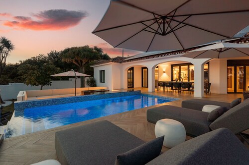 Villa El Olivar Marbella, Heated Pool, Gym, Aya of Sweden beds, close to beach