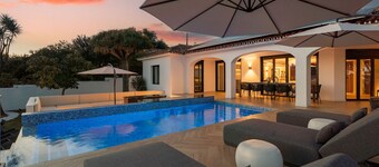 Villa El Olivar Marbella, Heated Pool, Gym, Aya of Sweden beds, close to beach
