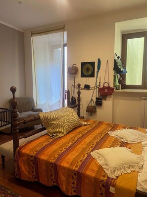 3 quartos, ferros/tábuas de passar roupa, Wi-Fi, roupa de cama