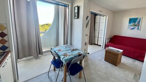 Interior - Studio with Parking and Sea View (La Grande-Motte)