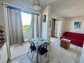 Interior - Studio with Parking and Sea View (La Grande-Motte)