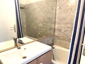 Bathroom - La Grande Motte: Studio 2 Pers, Piscine, Plage Proche (La Grande-Motte)