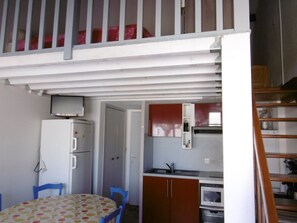 Fridge, microwave, oven, stovetop - Charming 3BR Mezzanine Villa with Patio & Parking, 150m from Beach - Sleeps 6 (Port-la-Nouvelle)