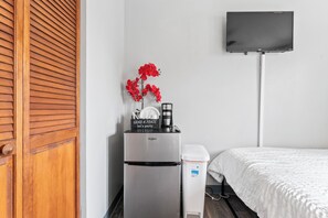 1 bedroom, desk, WiFi, bed sheets