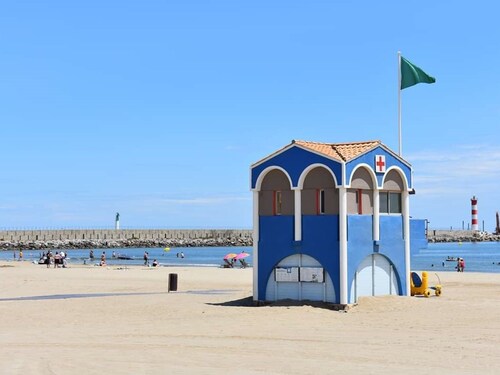 Charming T2 Near Beach with Balconies - Sleeps 4, Fully Equipped, Ideal Location