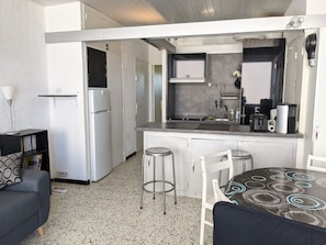 Interior - Charming 1-Bedroom Apt, Beachside, Sea View, 4 Guests, Parking (Port-la-Nouvelle)