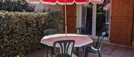 تناول الطعام بالخارج