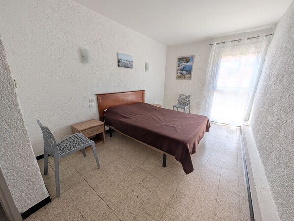 1 bedroom - Seafront T2 for 4 people, ground floor with Parking (Port-la-Nouvelle)